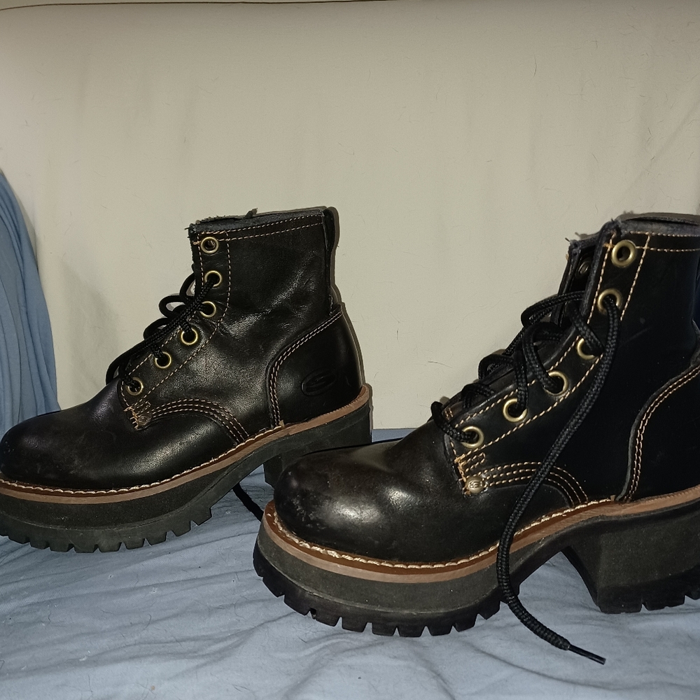 Size 6.5 Skechers logger boots